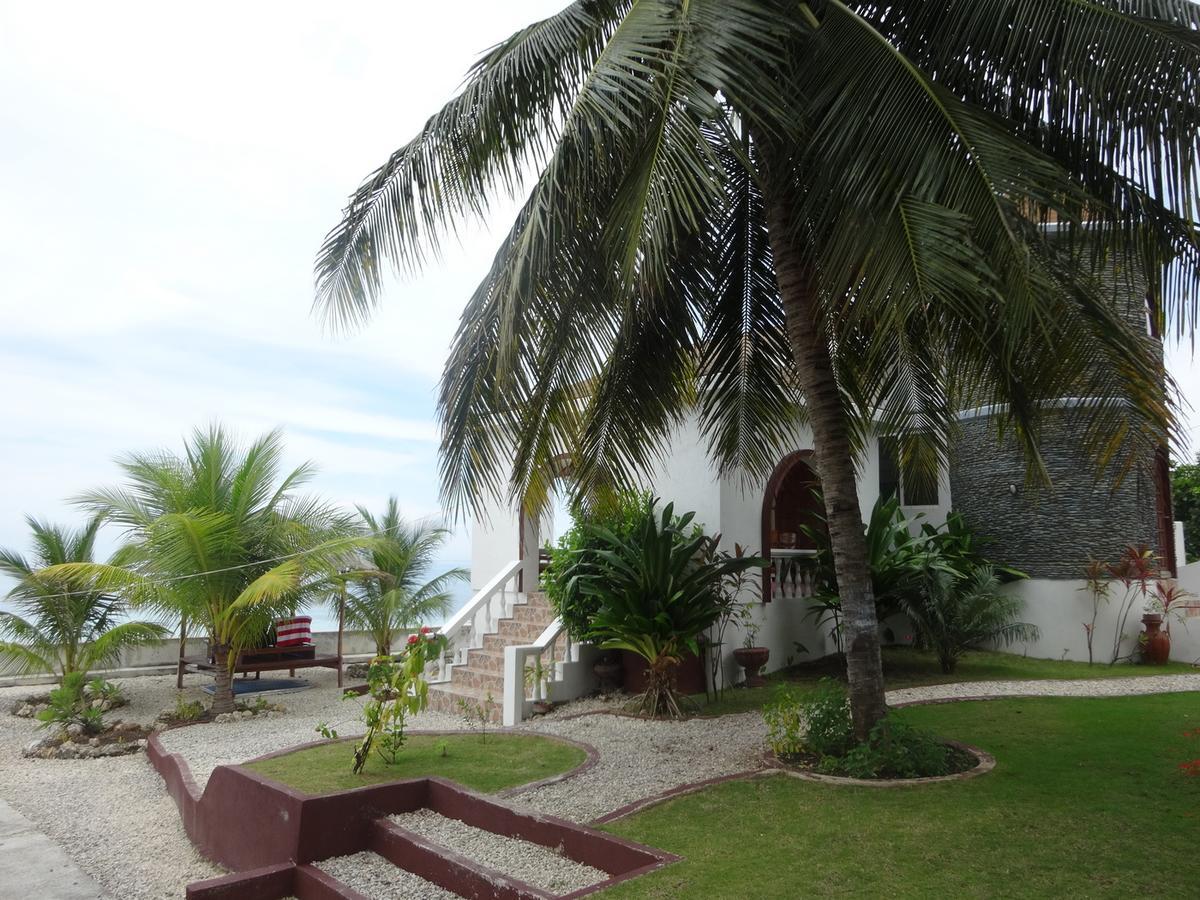 House Rapunzel Hotel Oslob Exterior photo